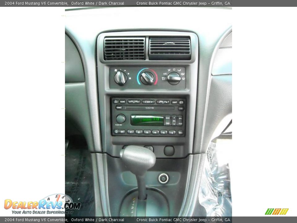 2004 Ford Mustang V6 Convertible Oxford White / Dark Charcoal Photo #16