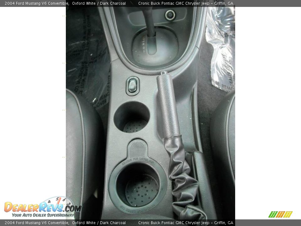 2004 Ford Mustang V6 Convertible Oxford White / Dark Charcoal Photo #17