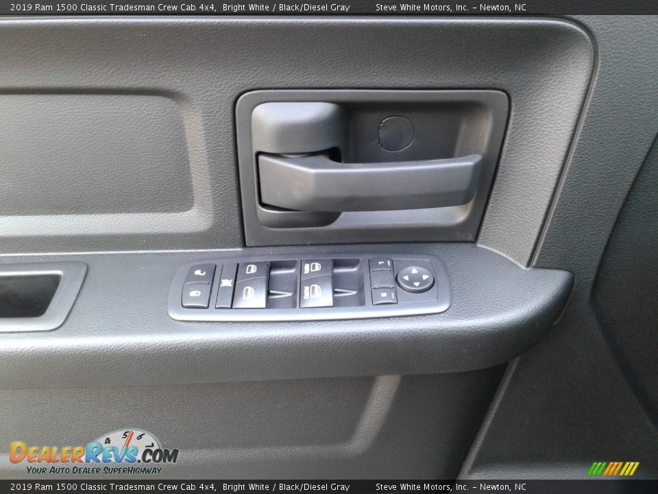 2019 Ram 1500 Classic Tradesman Crew Cab 4x4 Bright White / Black/Diesel Gray Photo #9