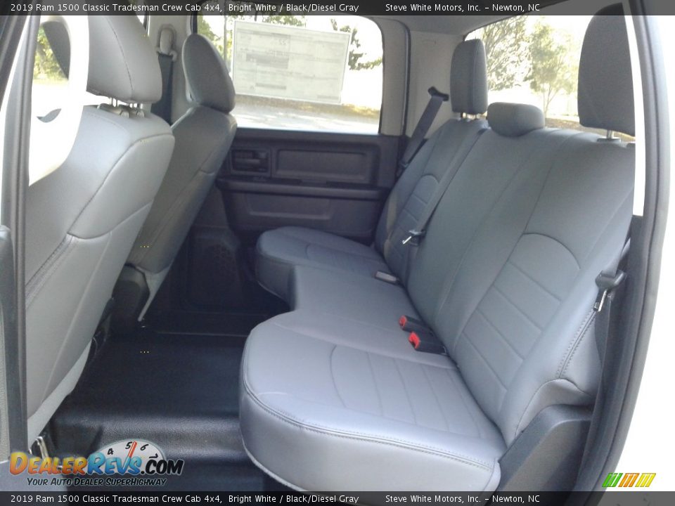 2019 Ram 1500 Classic Tradesman Crew Cab 4x4 Bright White / Black/Diesel Gray Photo #11