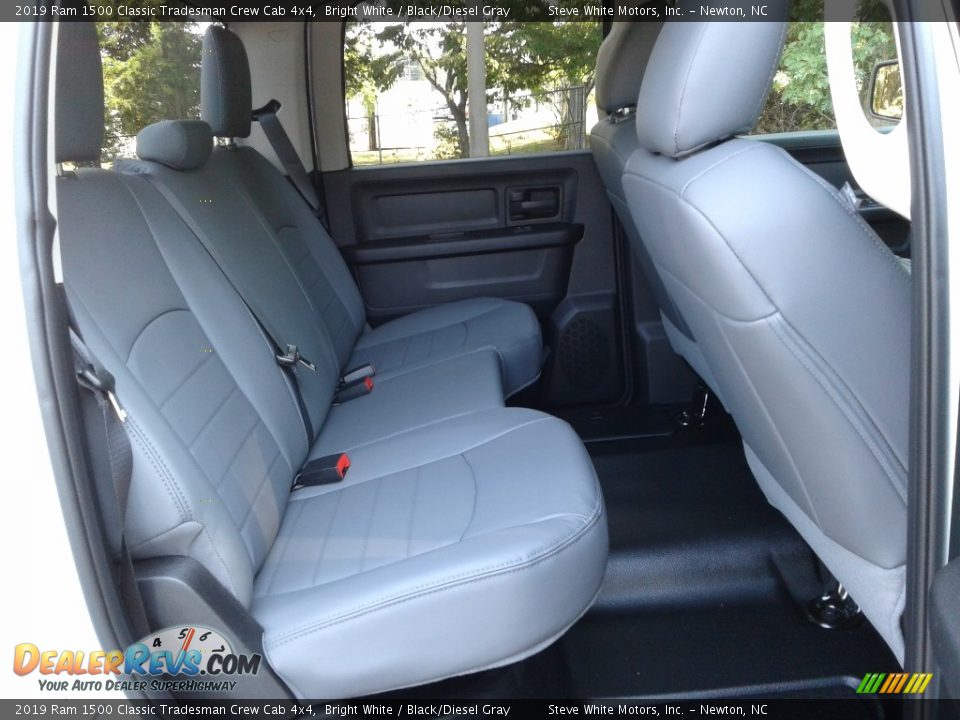 2019 Ram 1500 Classic Tradesman Crew Cab 4x4 Bright White / Black/Diesel Gray Photo #13