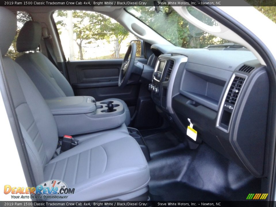 2019 Ram 1500 Classic Tradesman Crew Cab 4x4 Bright White / Black/Diesel Gray Photo #14