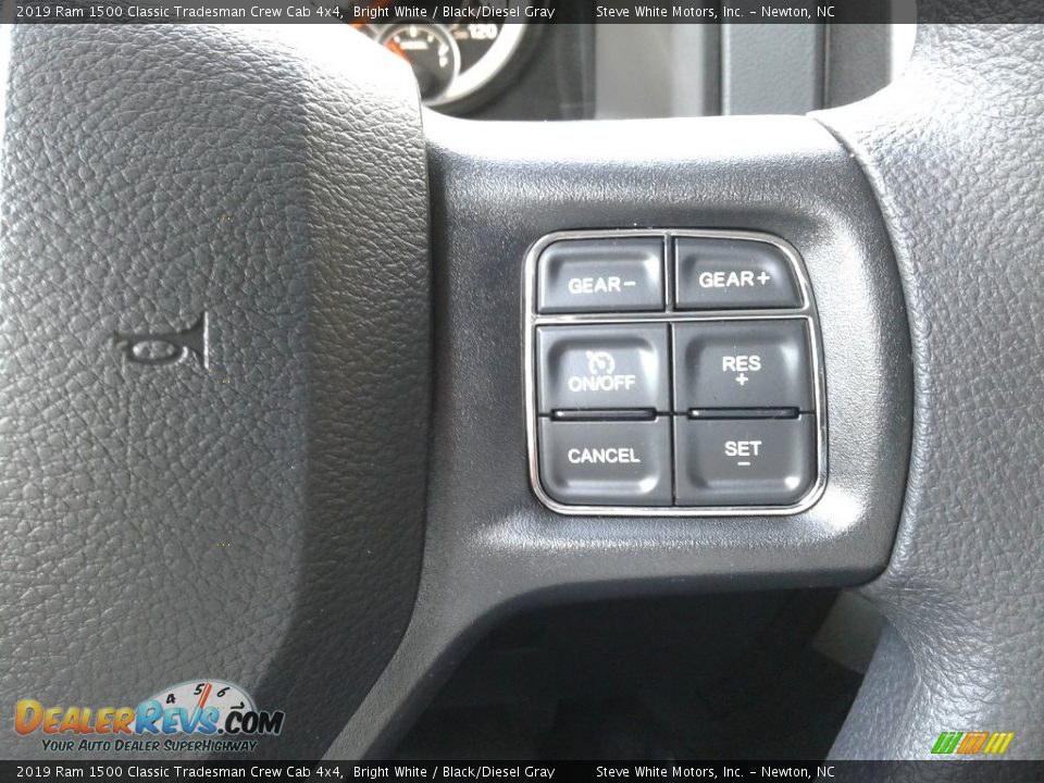 2019 Ram 1500 Classic Tradesman Crew Cab 4x4 Bright White / Black/Diesel Gray Photo #16