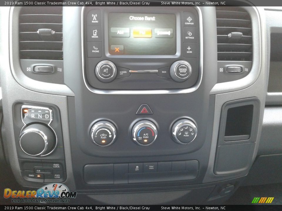 2019 Ram 1500 Classic Tradesman Crew Cab 4x4 Bright White / Black/Diesel Gray Photo #18