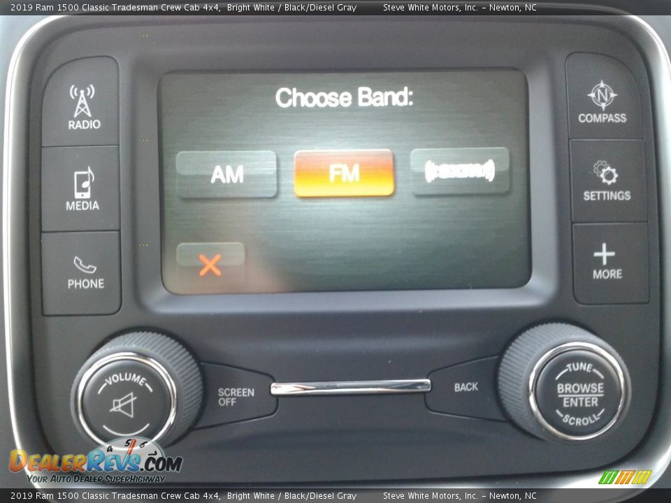 2019 Ram 1500 Classic Tradesman Crew Cab 4x4 Bright White / Black/Diesel Gray Photo #19