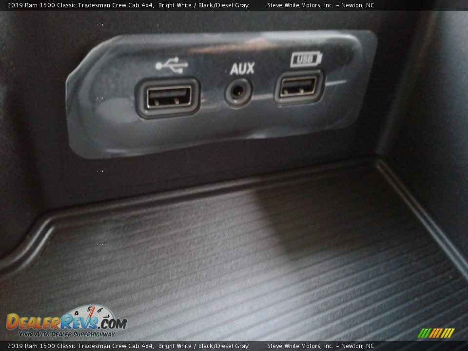2019 Ram 1500 Classic Tradesman Crew Cab 4x4 Bright White / Black/Diesel Gray Photo #23
