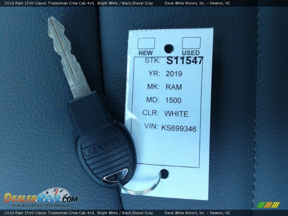 2019 Ram 1500 Classic Tradesman Crew Cab 4x4 Bright White / Black/Diesel Gray Photo #25
