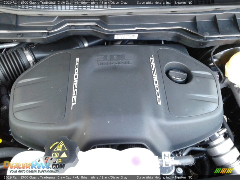 2019 Ram 1500 Classic Tradesman Crew Cab 4x4 Bright White / Black/Diesel Gray Photo #26