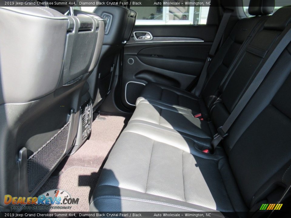 2019 Jeep Grand Cherokee Summit 4x4 Diamond Black Crystal Pearl / Black Photo #10