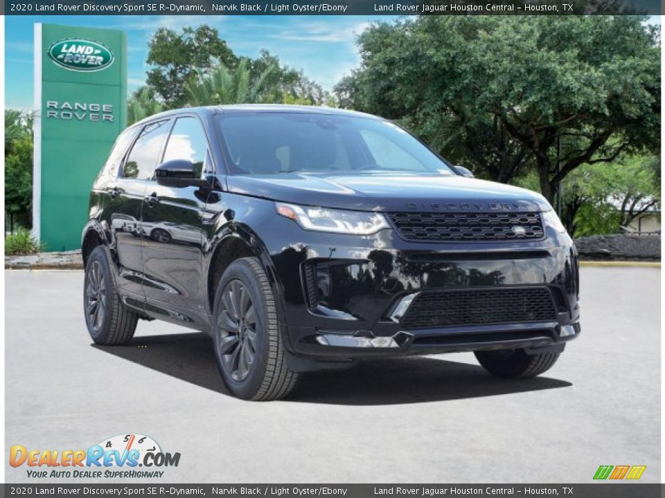 Front 3/4 View of 2020 Land Rover Discovery Sport SE R-Dynamic Photo #2