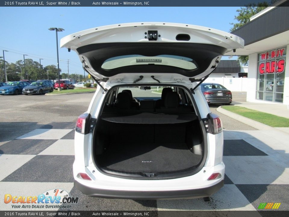 2016 Toyota RAV4 LE Super White / Black Photo #5