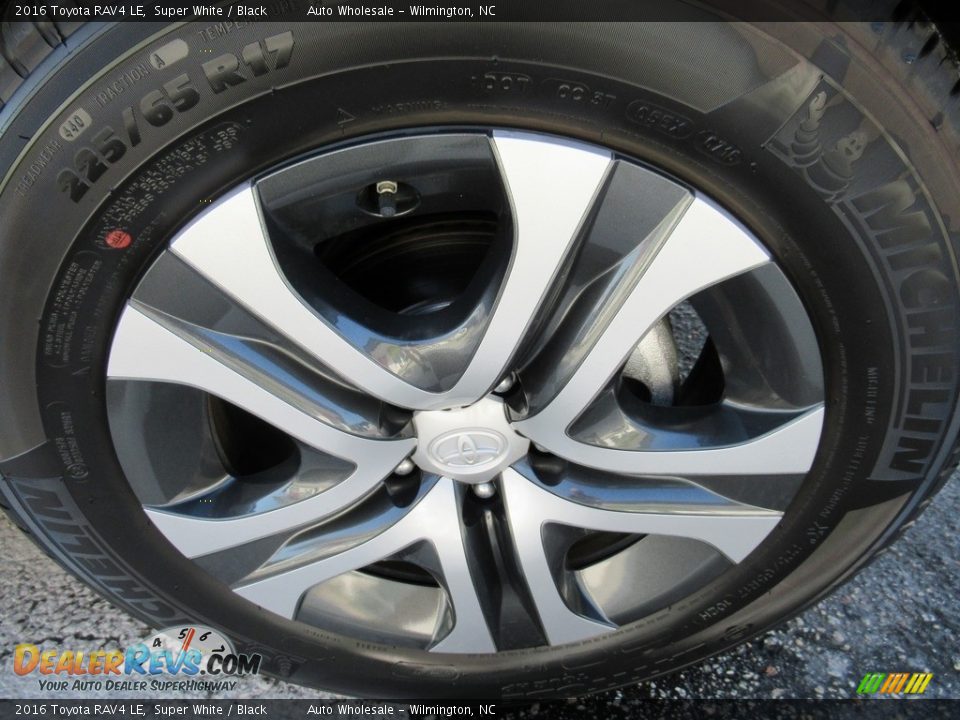 2016 Toyota RAV4 LE Super White / Black Photo #7