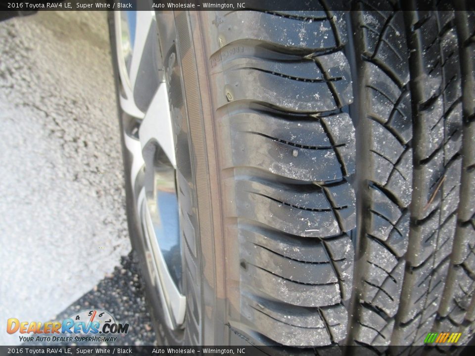 2016 Toyota RAV4 LE Super White / Black Photo #8