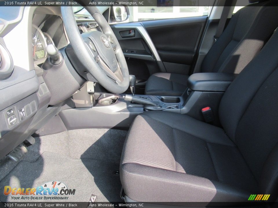 2016 Toyota RAV4 LE Super White / Black Photo #11