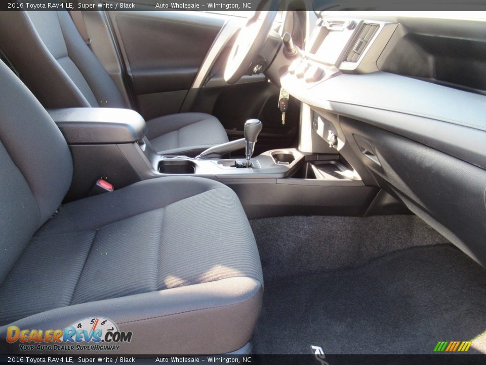 2016 Toyota RAV4 LE Super White / Black Photo #13