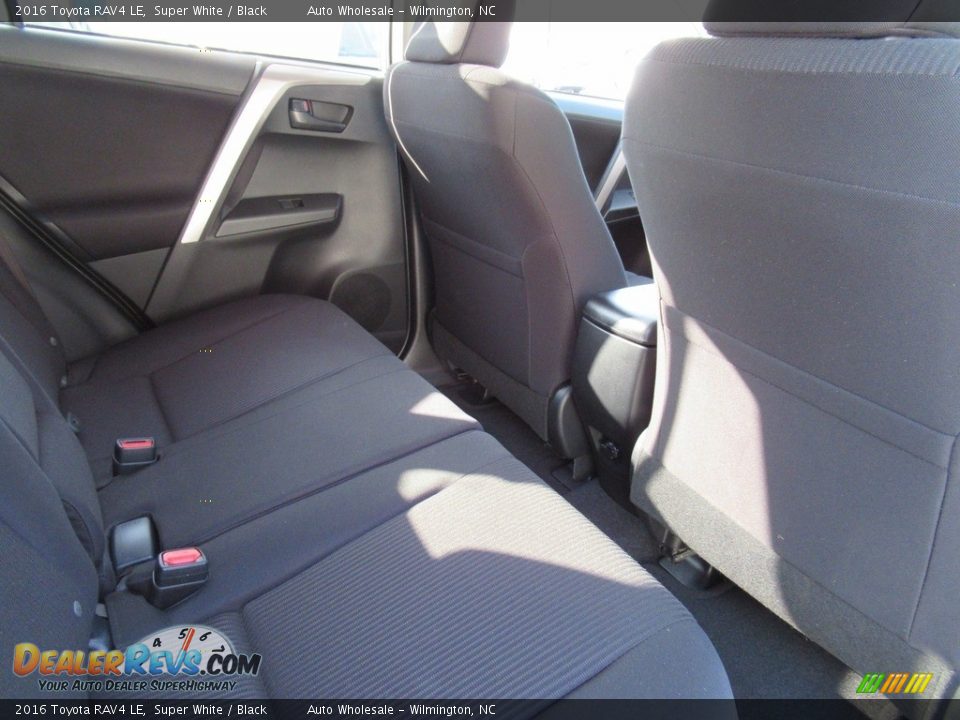 2016 Toyota RAV4 LE Super White / Black Photo #14