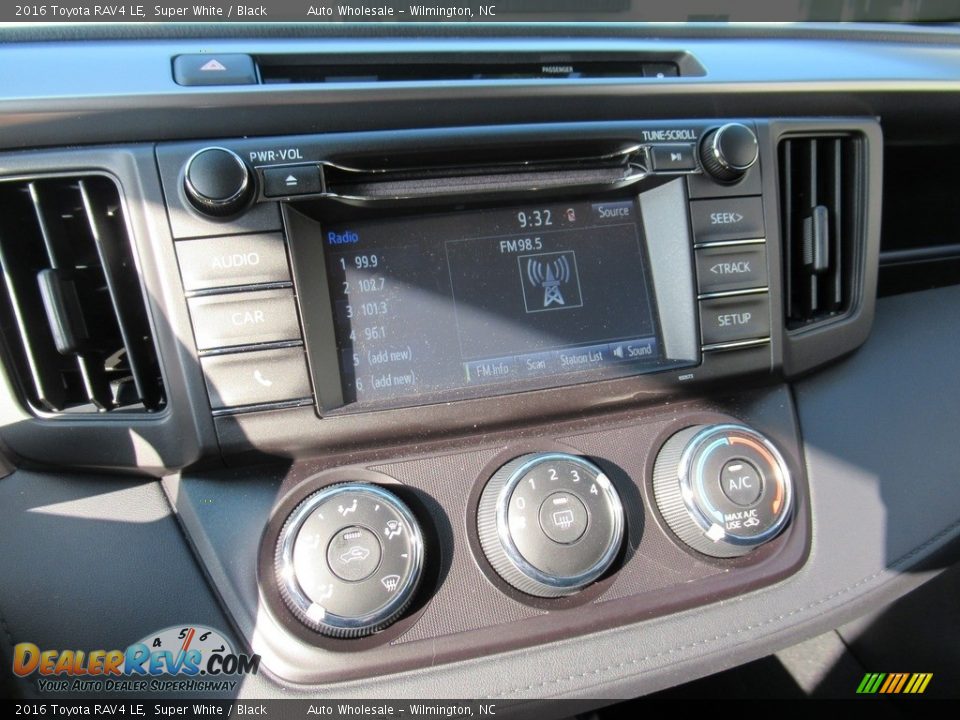 2016 Toyota RAV4 LE Super White / Black Photo #17