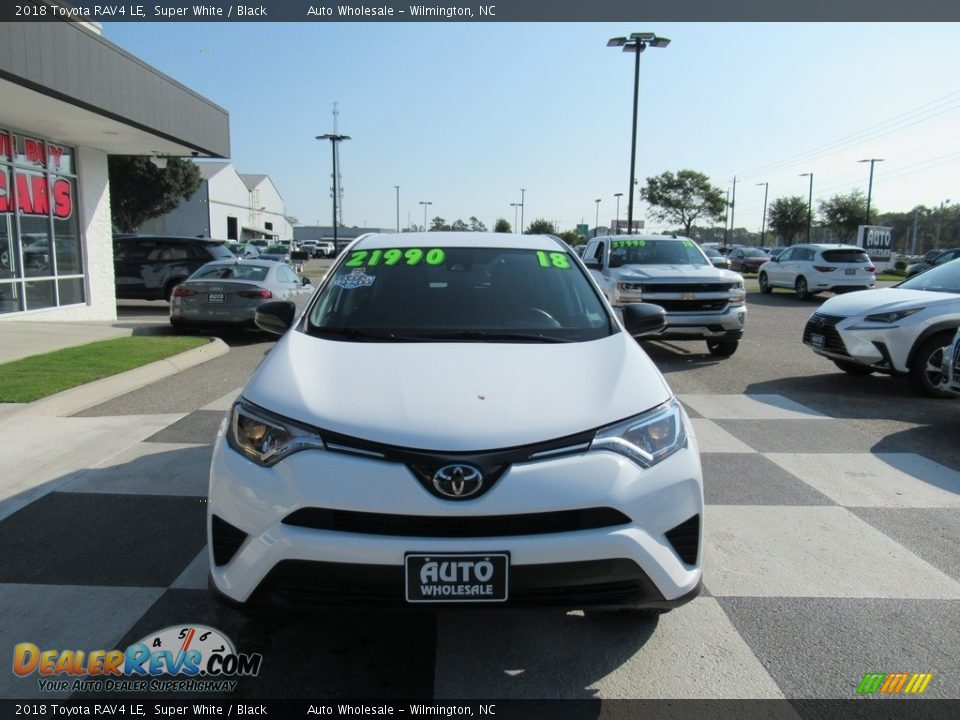 2018 Toyota RAV4 LE Super White / Black Photo #2