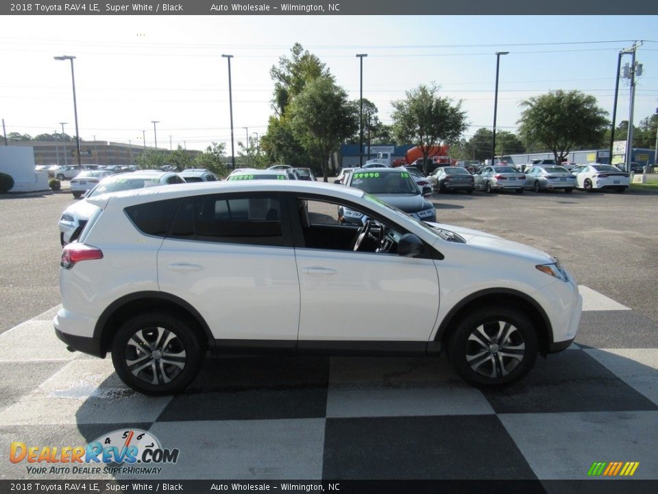 2018 Toyota RAV4 LE Super White / Black Photo #3