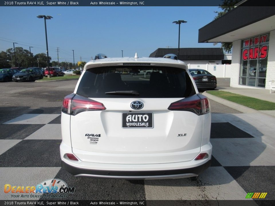 2018 Toyota RAV4 XLE Super White / Black Photo #4