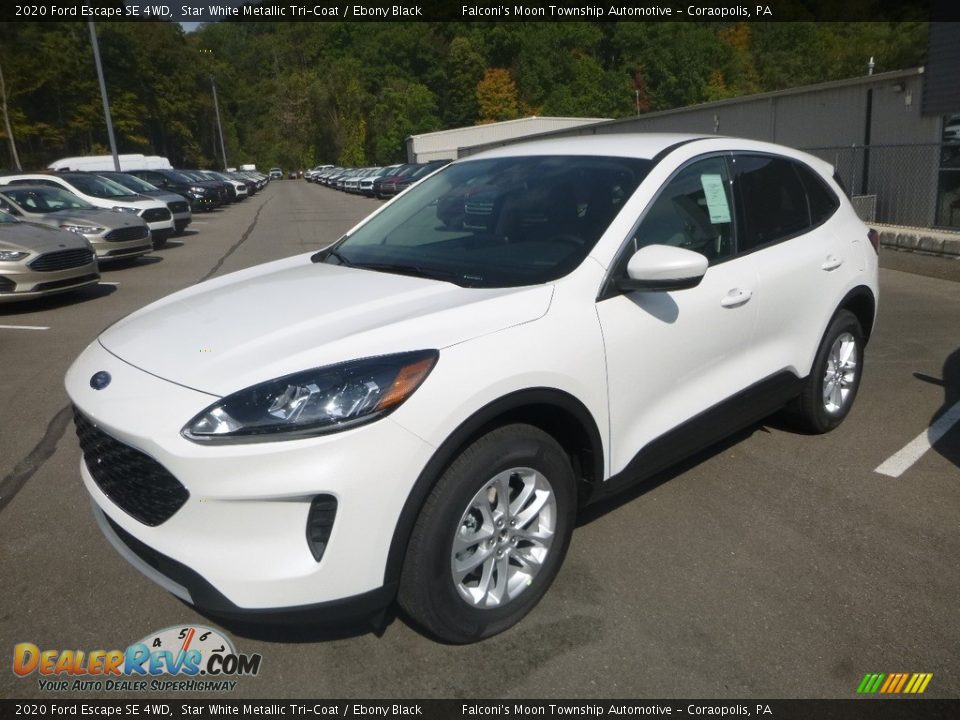 Front 3/4 View of 2020 Ford Escape SE 4WD Photo #5