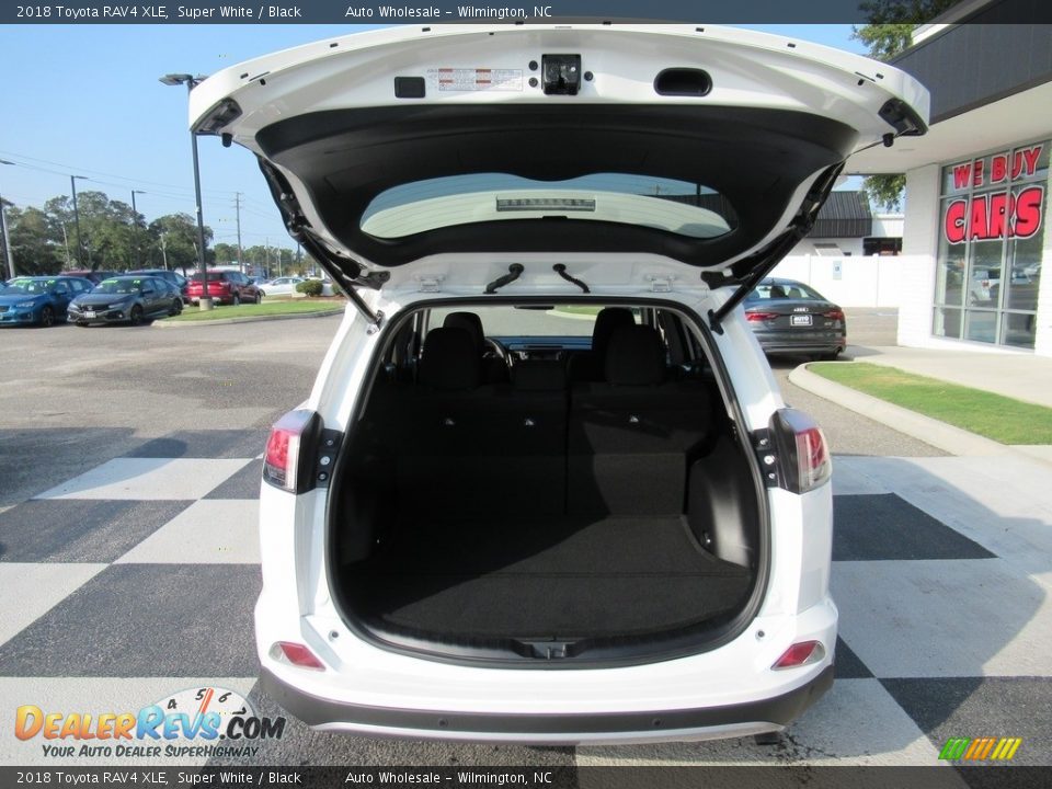 2018 Toyota RAV4 XLE Super White / Black Photo #5
