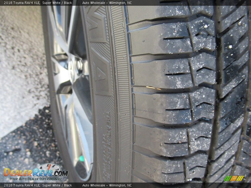 2018 Toyota RAV4 XLE Super White / Black Photo #8