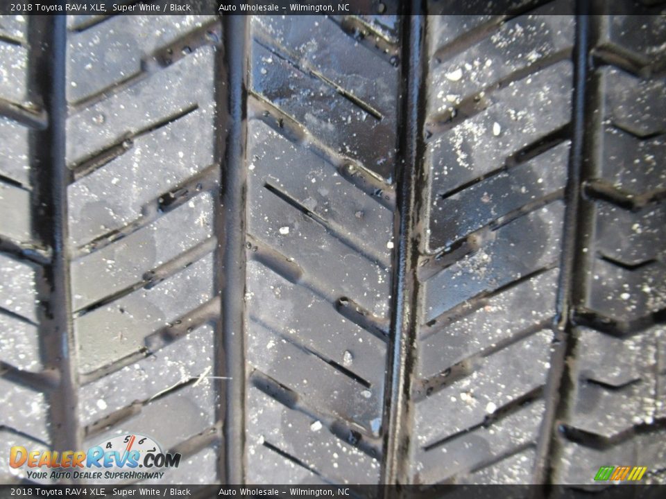 2018 Toyota RAV4 XLE Super White / Black Photo #9