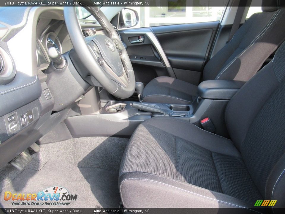 2018 Toyota RAV4 XLE Super White / Black Photo #10