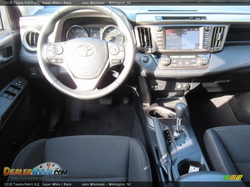 2018 Toyota RAV4 XLE Super White / Black Photo #15