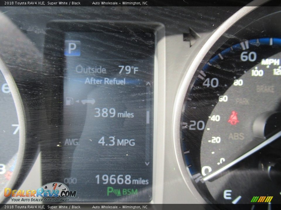 2018 Toyota RAV4 XLE Super White / Black Photo #16