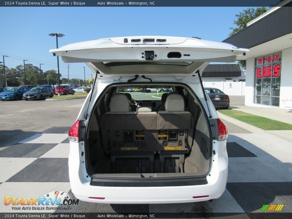 2014 Toyota Sienna LE Super White / Bisque Photo #5