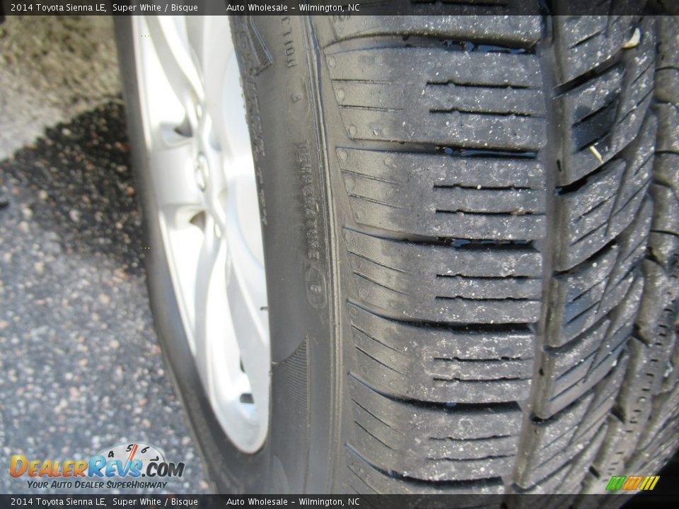2014 Toyota Sienna LE Super White / Bisque Photo #8