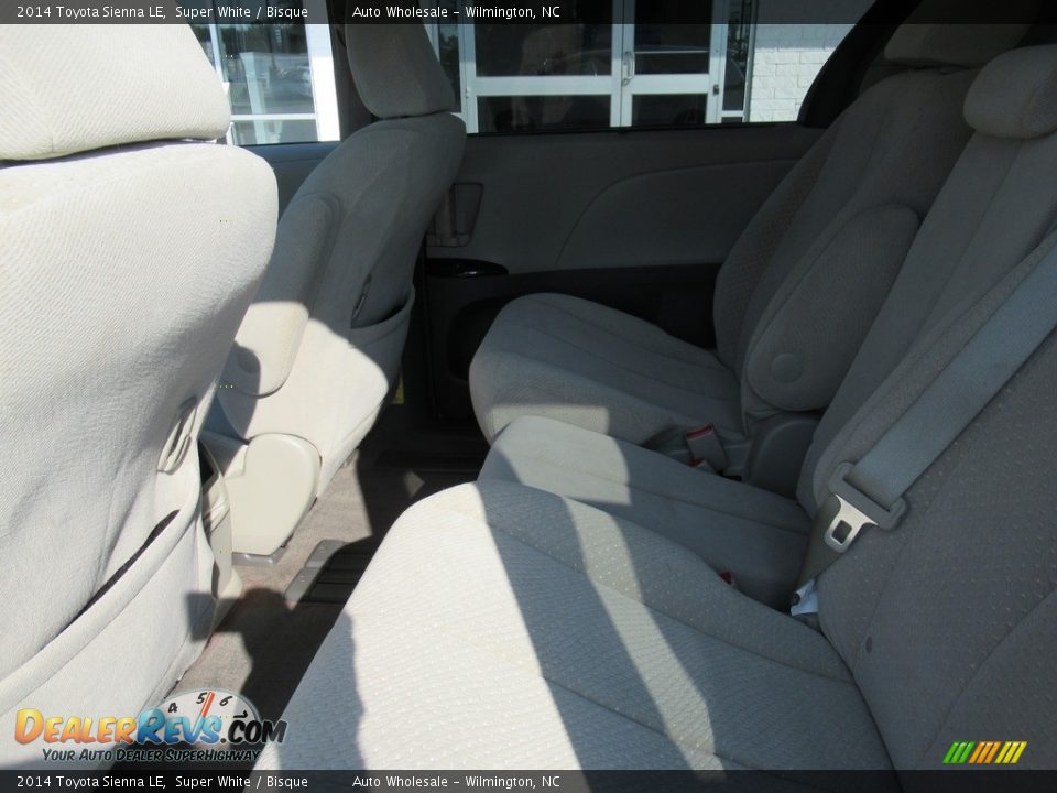 2014 Toyota Sienna LE Super White / Bisque Photo #12