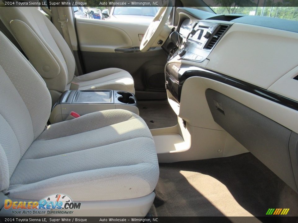2014 Toyota Sienna LE Super White / Bisque Photo #13