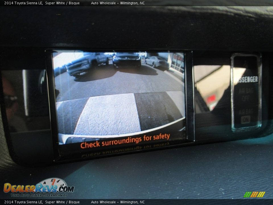 2014 Toyota Sienna LE Super White / Bisque Photo #18