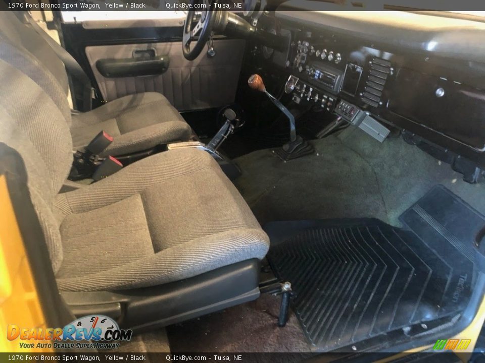 Front Seat of 1970 Ford Bronco Sport Wagon Photo #21