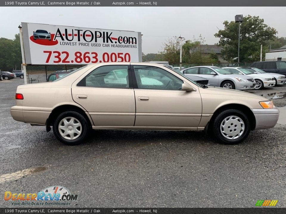 1998 Toyota Camry LE Cashmere Beige Metallic / Oak Photo #2