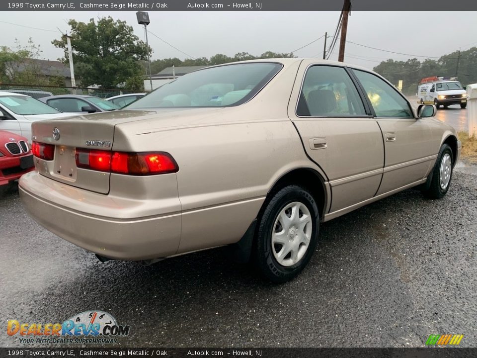 1998 Toyota Camry LE Cashmere Beige Metallic / Oak Photo #3