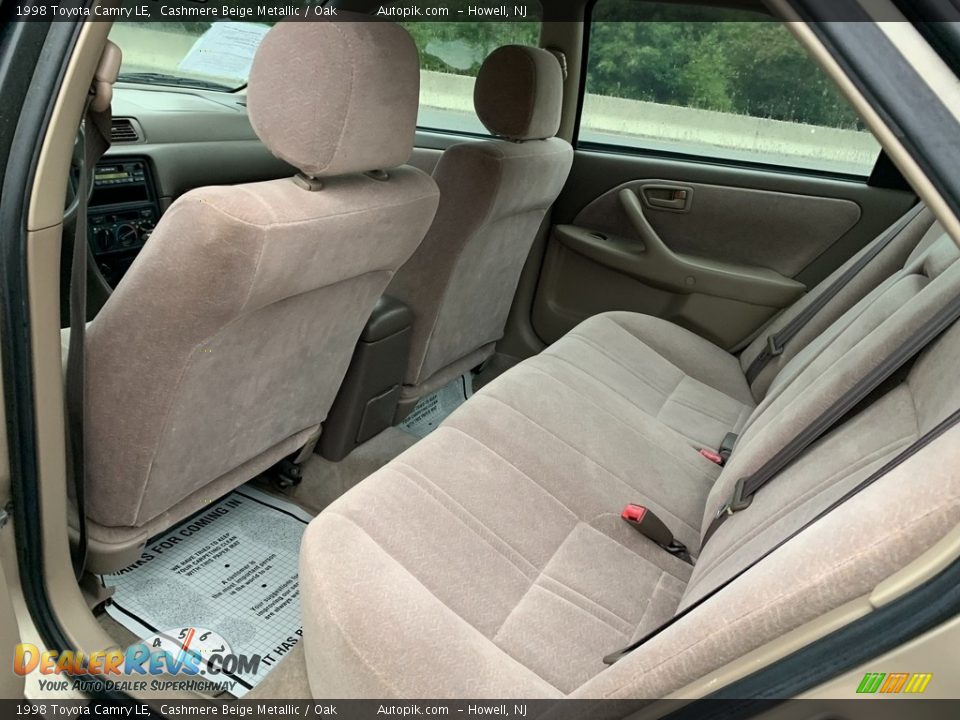 1998 Toyota Camry LE Cashmere Beige Metallic / Oak Photo #11