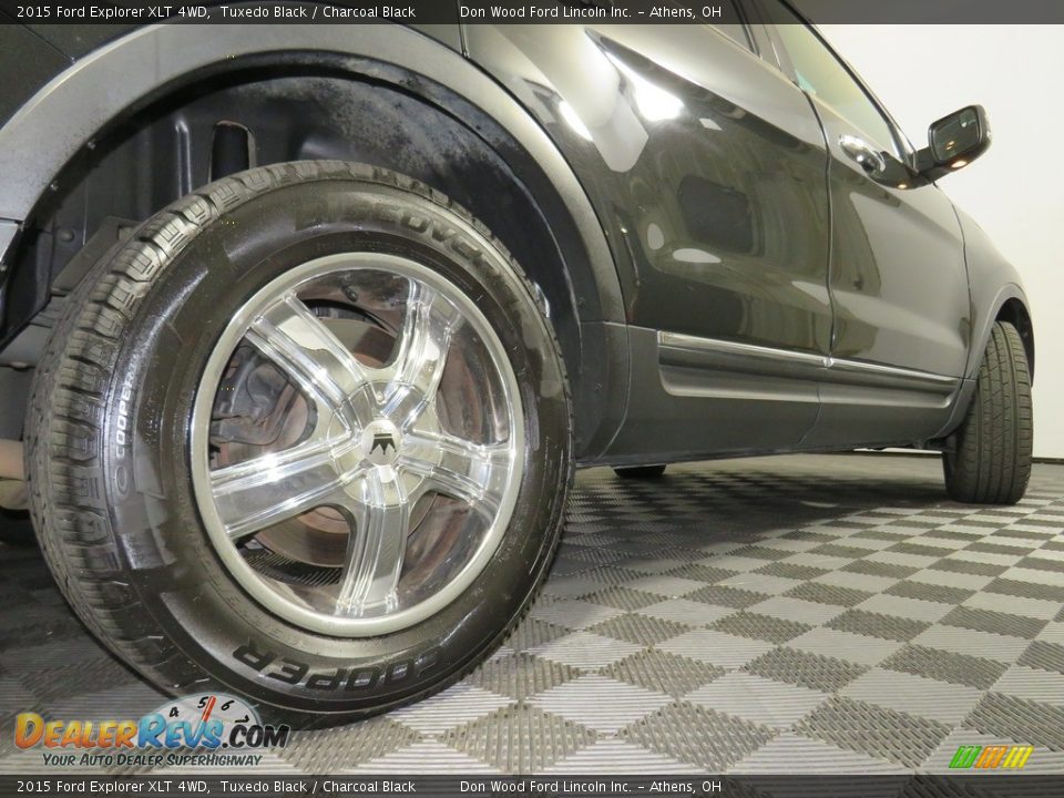 2015 Ford Explorer XLT 4WD Tuxedo Black / Charcoal Black Photo #17