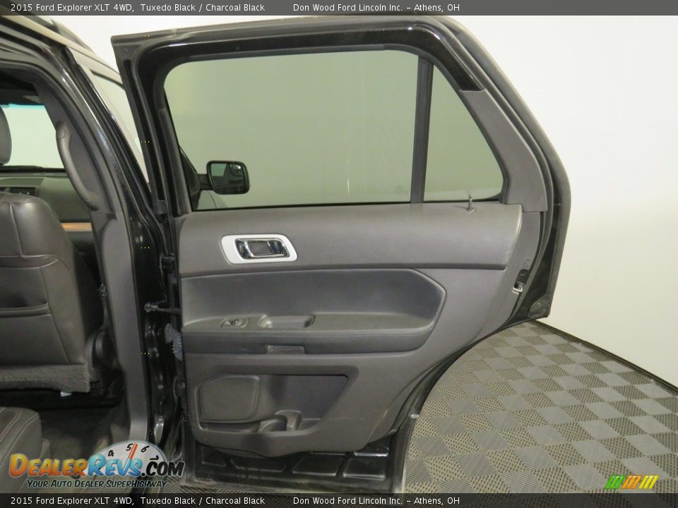 2015 Ford Explorer XLT 4WD Tuxedo Black / Charcoal Black Photo #24