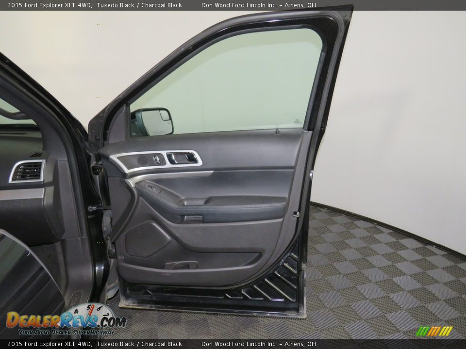 2015 Ford Explorer XLT 4WD Tuxedo Black / Charcoal Black Photo #27