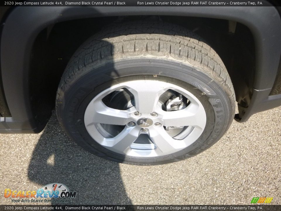 2020 Jeep Compass Latitude 4x4 Diamond Black Crystal Pearl / Black Photo #8