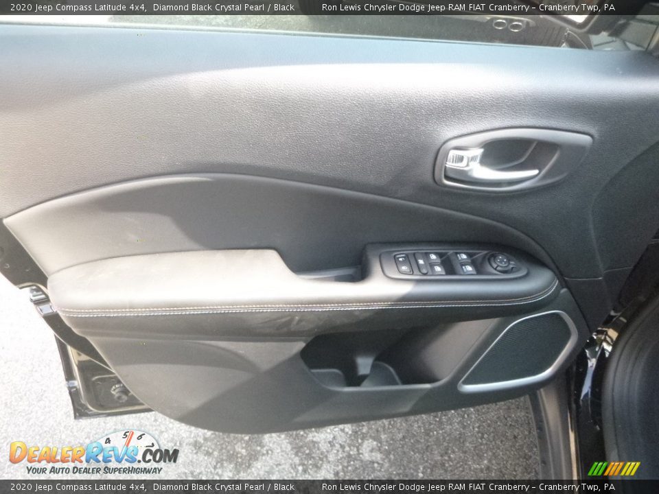 2020 Jeep Compass Latitude 4x4 Diamond Black Crystal Pearl / Black Photo #12