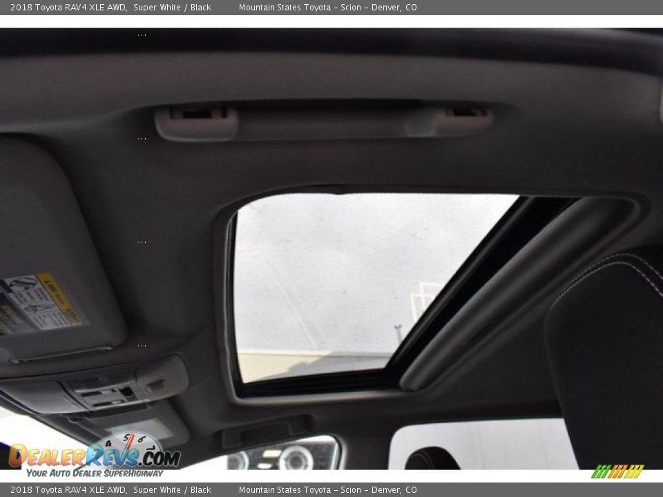 2018 Toyota RAV4 XLE AWD Super White / Black Photo #10