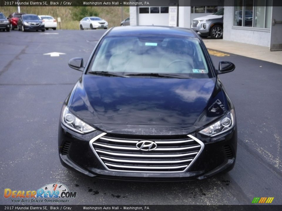 2017 Hyundai Elantra SE Black / Gray Photo #4