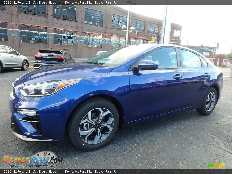 Front 3/4 View of 2020 Kia Forte LXS Photo #7