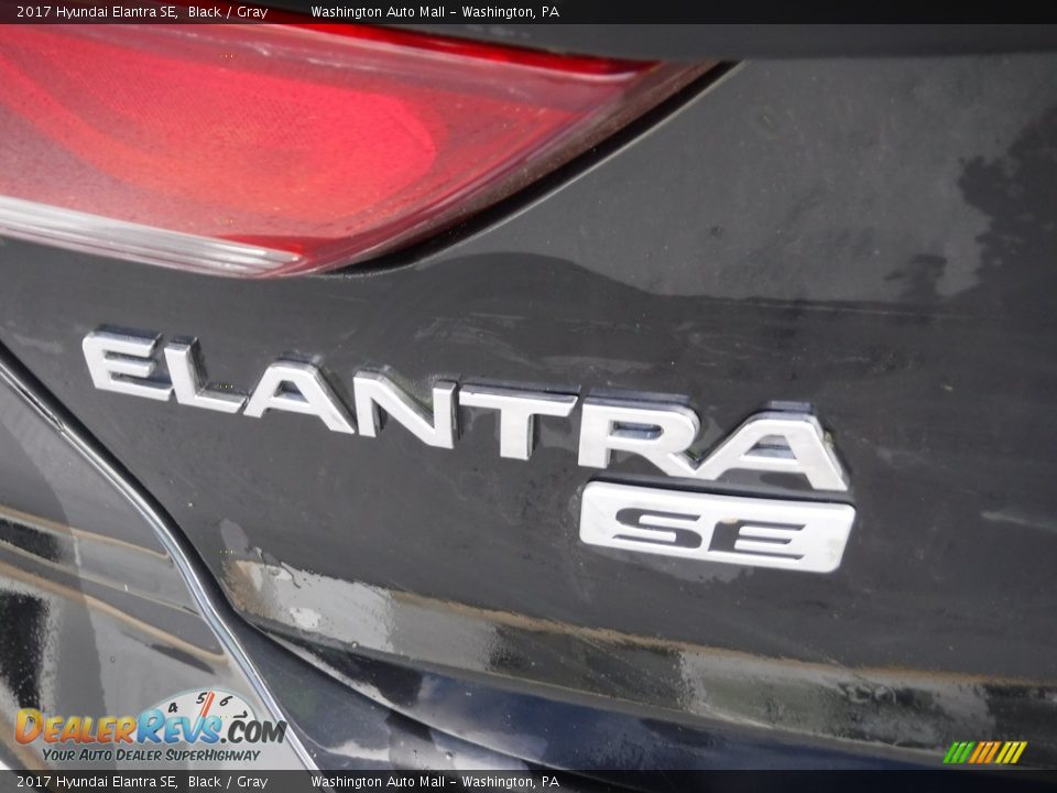2017 Hyundai Elantra SE Black / Gray Photo #10