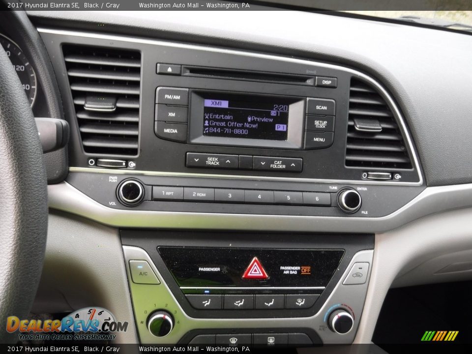 2017 Hyundai Elantra SE Black / Gray Photo #17